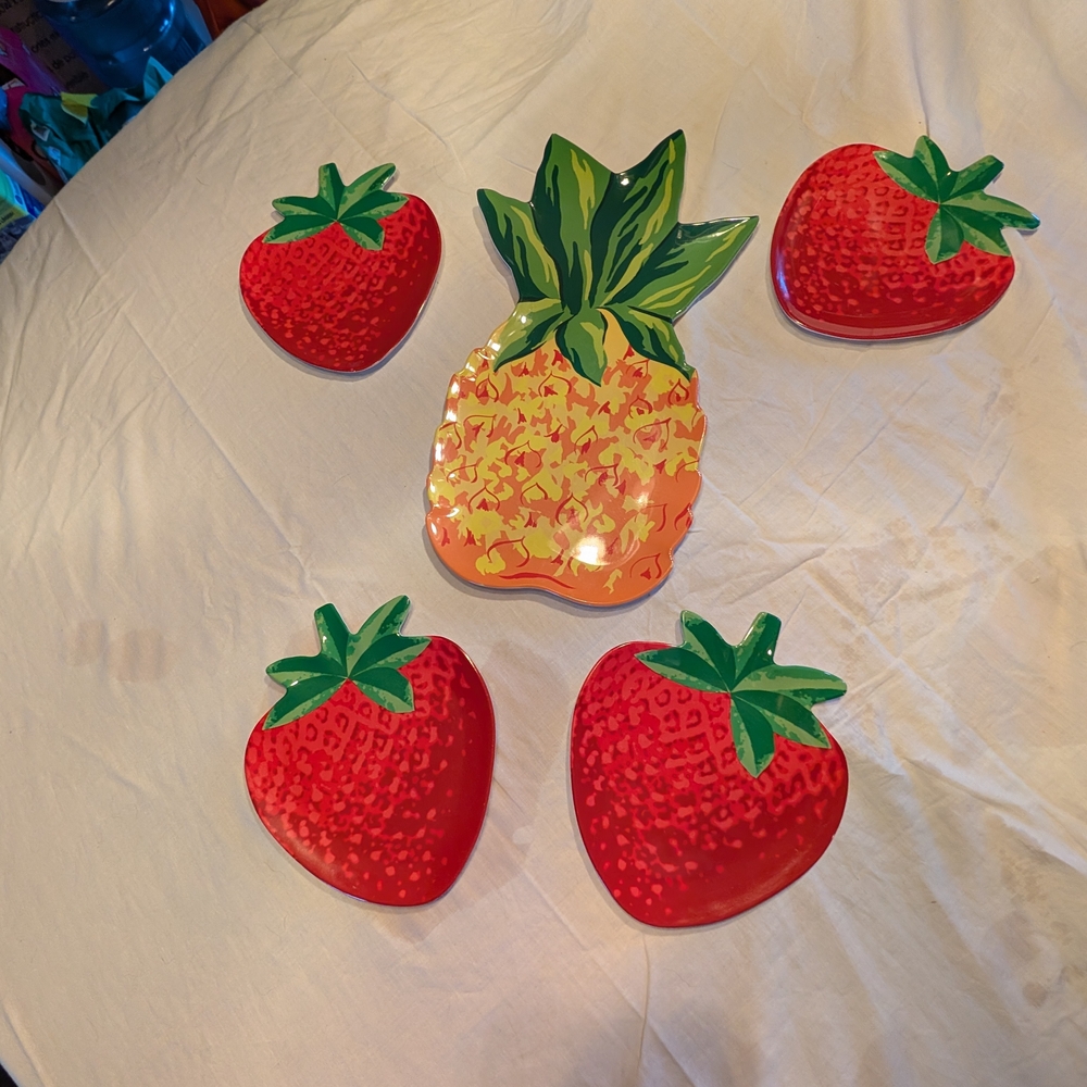 2/16$ Vintage Red and Orange Fruit-Themed Plastic Dinnerware Set